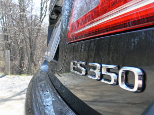 2011 Lexus ES 350 badge