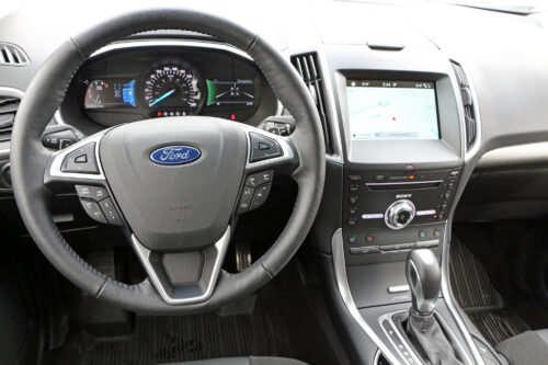 2017 Ford Edge console