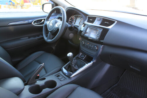 Main cockpit 2017 Nissan Sentra SR