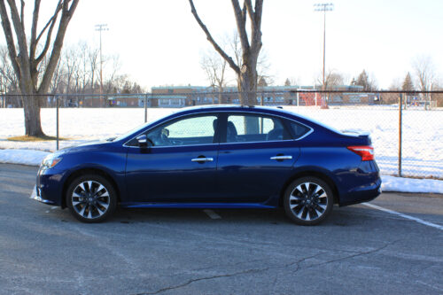 Side view 2017 Nissan Sentra SR