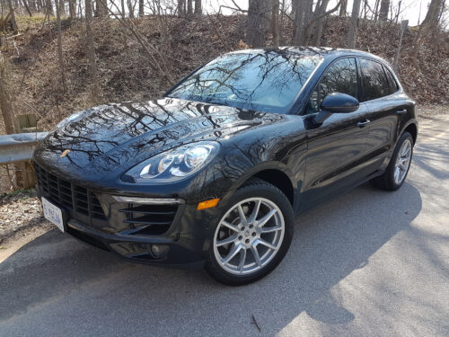 2017 Porsche Macan front three quarters