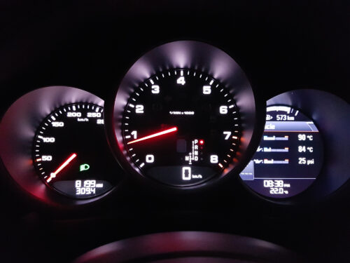 2017 Porsche Macan gauges at night