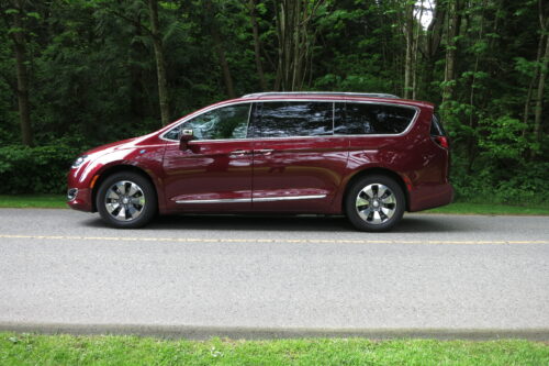 2017 Chrysler Pacifica Hybrid side