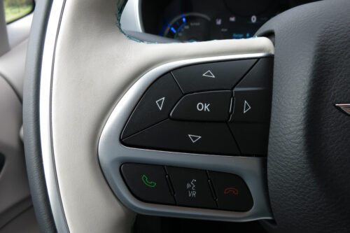 2017 Chrysler Pacifica Hybrid steering wheel left