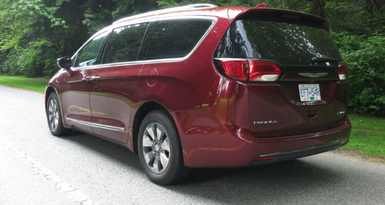 2017 Chrysler Pacifica Hybrid rear