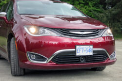 2017 Chrysler Pacifica Hybrid front