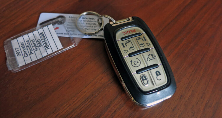 2017 Chrysler Pacifica Hybrid key fob