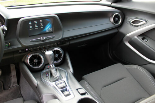 2017-Chevrolet-Camaro-interior-2