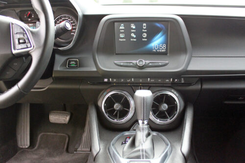 2017-Chevrolet-Camaro-interior-3