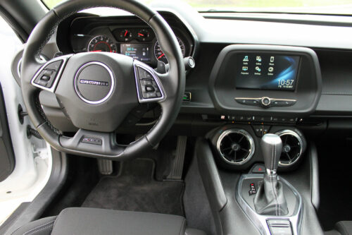 2017-Chevrolet-Camaro-interior-4
