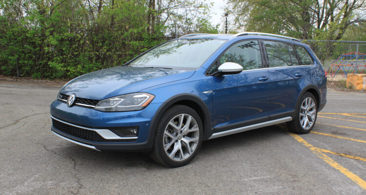 2018 Volkswagen Golf Alltrack exterior - 3