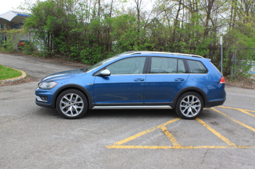 2018 Volkswagen Golf Alltrack exterior - 1