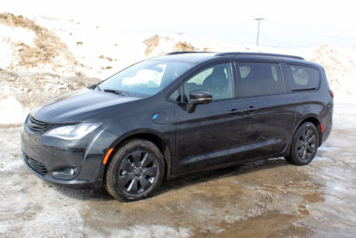 2019-Chrysler-Pacifica-Hybrid-exterior-2