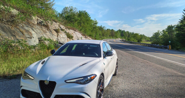 2020-Alfa-Romeo-Giulia-Quadrifoglio-3