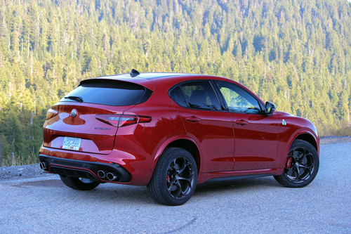 2020 Alfa Romeo Stelvio Quadrifoglio-