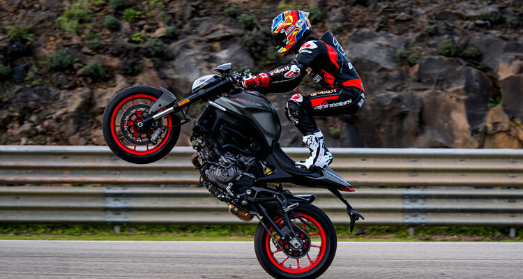 2021-Ducati-Monster-1