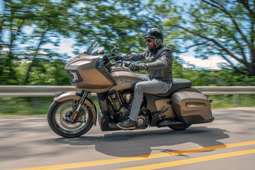 2021-Indian-Challenger-bagger-cruiser-motorcycle-2