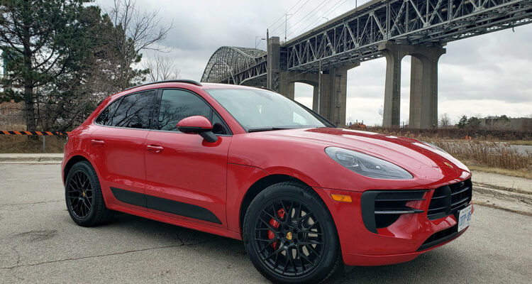 2021-Porsche-Macan-GTS-front