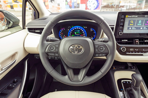 2021-Corolla-Hybrid-dash