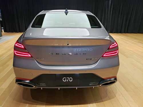 2022-Genesis-G70-rear