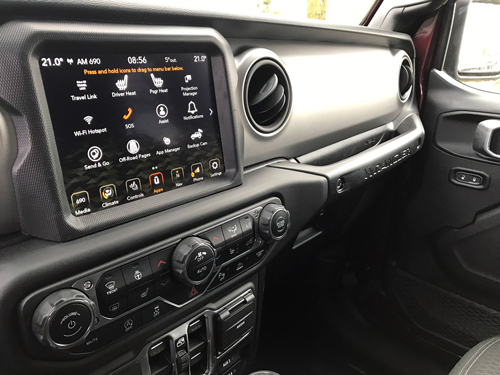 2021-Jeep-Wrangler-80th-infotainment