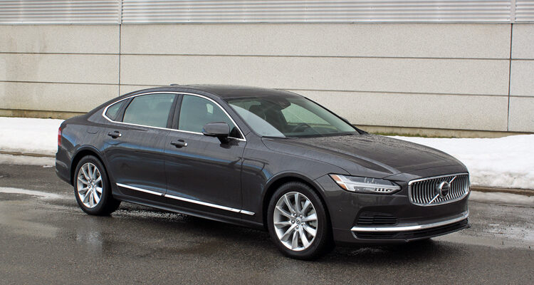 2021-Volvo-S90-Recharge-exterior-1