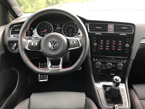 2021-Volkswagen-GTI-interior-8