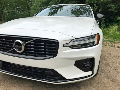 2021-Volvo-S60-2