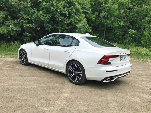 2021-Volvo-S60-3