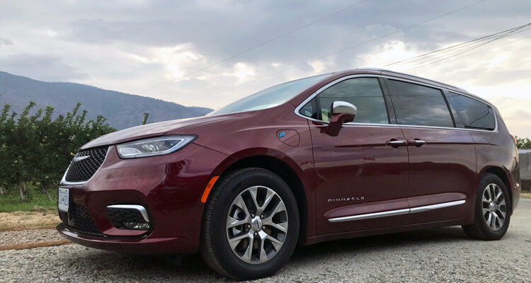 2021-Chrysler-Pacifica-Hybrid-2