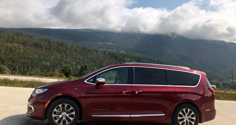 2021-Chrysler-Pacifica-Hybrid-Pinnacle