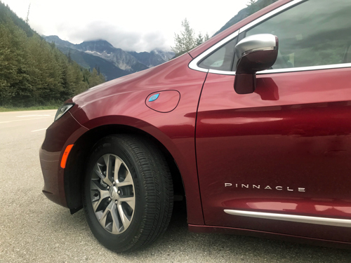 2021-Chrysler-Pacifica-Hybrid-Pinnacle-2