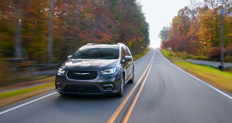 2021-Chrysler-Pacifica-Pinnacle-Hybrid-2