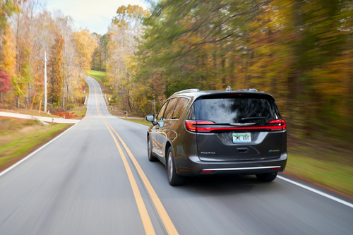 2021-Chrysler-Pacifica-Pinnacle-Hybrid-3