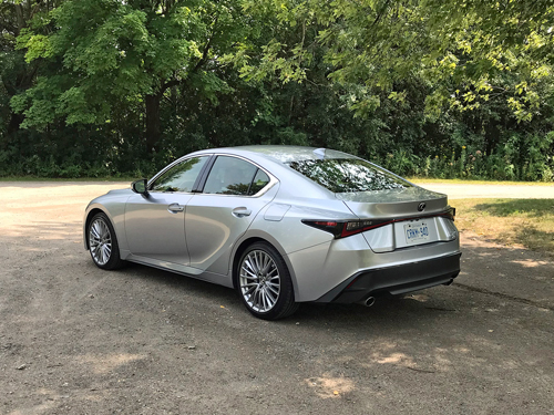 2021-Lexus-IS-300-Exterior-2