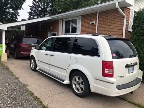 Sister-Chrysler-minivans