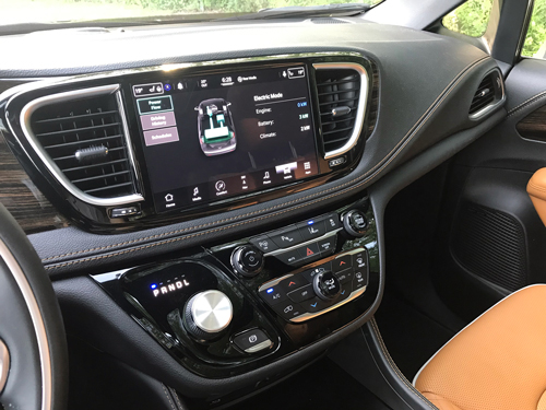 2021-Chrysler-Pacifica-Hybrid-infotainment