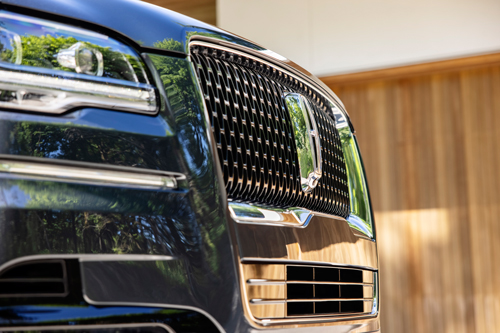 2022-Lincoln-Navigator-front-grill