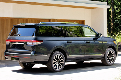 2022-Lincoln-Navigator-rear-side