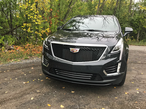 2021-Cadillac-XT5-front