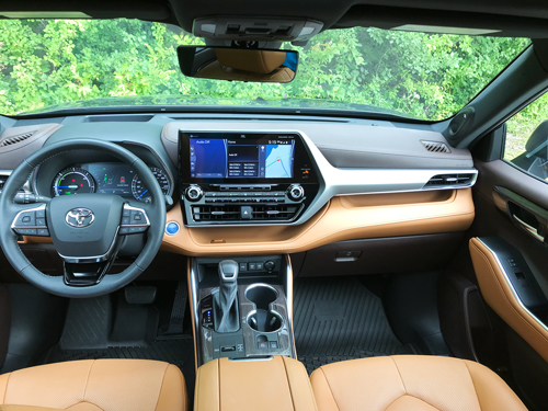 2021-Toyota-Highlander-Hybrid-dash