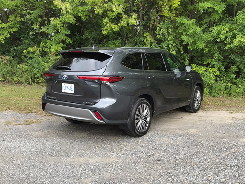 2021-Toyota-Highlander-Hybrid-rear-side