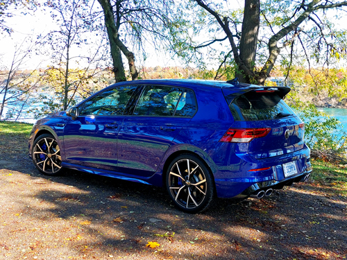 2022-Volkswagen-Golf-R-2