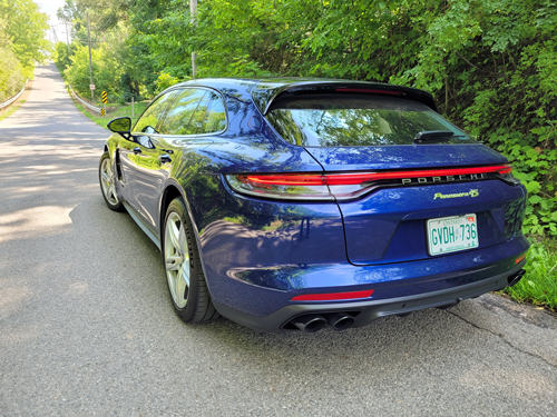 2021-Porsche-Panamera-4S-E-Hybrid-Sport-Turismo-2