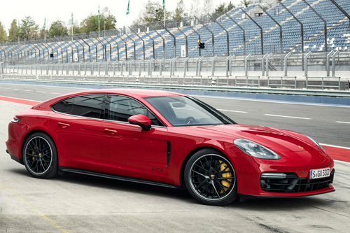 2021-Porsche-Panamera-GTS-2