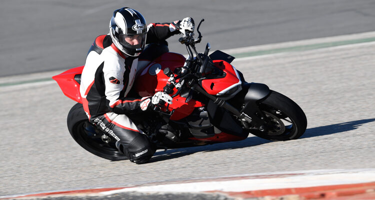 2022-Ducati-Streetfighter-V2-
