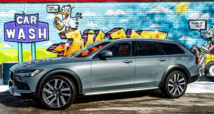 2022_Volvo_V90_Cross-Country-main