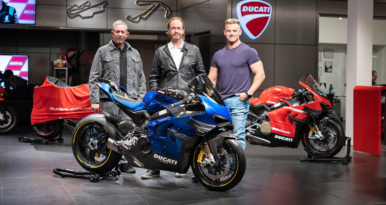 Ducati-Newport-(Mike-Guerin,-Jason-Chinnock-and-Dave-Enders)