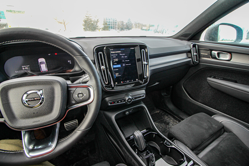 2022_Volvo_XC40_Recharge-Interior-detail3