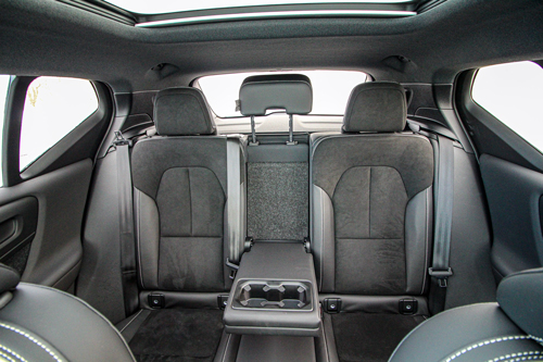 https://www.vicariousmag.com/wp-content/uploads/2022/03/2022_Volvo_XC40_Recharge-Rear-seats.jpg